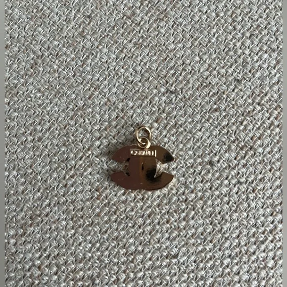 Iridescent Crystal Pull Charm - Picture 3 of 4